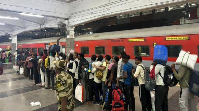 As Mahakumbh reaches its final stage, Pune railway division adopts strict measures for crowd management | Pune News - The Indian Express