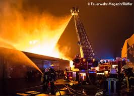Auf tag24 erfährst du alles über brandursachen, kosten, folgen, infos über beteiligte. Fotografieren Im Feuerwehr Einsatz Feuerwehr Magazin