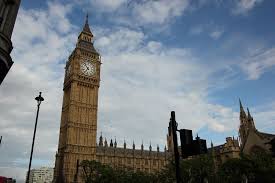 Es común que en los bancos se pueden cambiar los euros o dolare. Bandeira Da Inglaterra Educa Mais Brasil