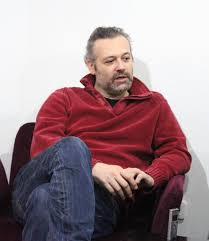 Ünlü oyuncu levent üzümcü, birçok projede yer almıştır ama adını avrupa yakası dizisiyle duyurmuştur. Sokak Ortasinda Dayak Yiyen Levent Uzumcu Kimdir Kac Yasindadir Haberler Magazin