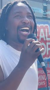 Singing for your entertainment now 💙