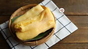 Bahan dan cara membuatnya hampir sama seperti membuat kue yang lainnya hanya saja dalam membuat kue ini terdapat bahan tambahan yaitu tape singkong. Cara Membuat Tape Lengkap Dengan Tipsnya Orami