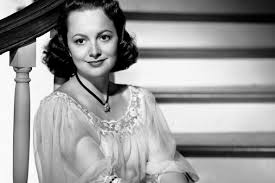 Olivia de havilland signed with warner brothers in 1935 and in 1939 appeared as melanie in gone with the wind. Olivia De Havilland One Of Hollywood S Longest Living Legends Dies At 104 Wamc