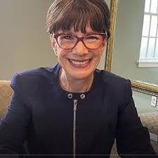 Lisa Cressman's Instagram, Twitter & Facebook