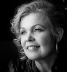 Eva Lott's Instagram, Twitter & Facebook