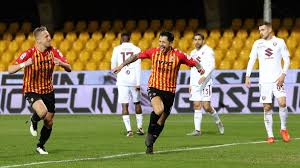 Gianluca lapadula (benevento) remate con la izquierda desde el centro del área por bajo, junto al palo izquierdo tras un saque de esquina. Serie A Benevento Torino 2 2 Zaza Show Al Vigorito Doppietta E Rimonta All Esordio Di Nicola Eurosport