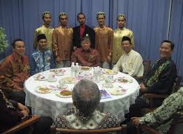 Federal constituti­on, everybody is equal under the eyes of the law. Datuk Amar Abang Johari Tun Openg Mengangkat Sumpah Sebagai Ketua Menteri Sarawak Ke 6