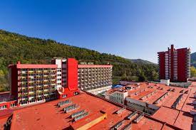 * in restaurantele complexului balnear cozia ( corpul caciulata, corpul oltul si corpul cozia) este obligatorie tinuta decenta. Complex Balnear Cozia Corp Oltul Romania CÄlimÄnesti Booking Com