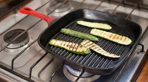 Di pasaran tersedia beberapa jenis alat pemanggang atau grill, dari mulai berbahan bakar gas, arang, ataupun listrik. Cara Menggunakan Wajan Pemanggang Dengan Gambar Wikihow