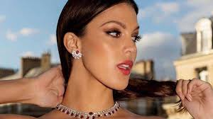 Miss france 2016 & 65th miss universe instagram: Iris Mittenaere Sublime En Bikini Elle Rate Completement Son Plongeon La Toile Est Hilare