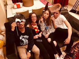 Qual é a origem do dia dos namorados no brasil? Caras Sara Carreira Assume Namoro Com Jovem Cantor