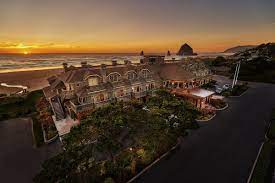 The Stephanie Inn Is The Premier Cannon Beach Oceanfront Hotel Located On Oregon S Beautiful North Coast Book You Cannon Beach Hotel Cannon Beach Beach Hotels
