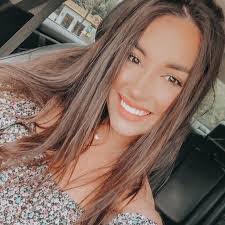 Laci Lowe's Instagram, Twitter & Facebook