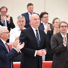 September 2019 hat sachsen einen neuen landtag gewählt. Brandenburg Kenia Unterschreibt Koalitionsvertrag Todesfall Uberschattet Einigung Politik