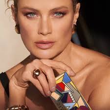 Details, he said, and no, he hasn't bought a ring. Andrea Torres Martin On Twitter Carolyn Murphy Wows In Estee Lauder X Met Campaign Https T Co 1mobq10eqd By Fashgonerogue