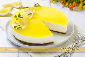 Provalo arricchito da una golosa base croccante a base di cioccolato bianco e torta soffice con crema al limoncello e glassa di limone. Cheesecake Al Limone Senza Cottura