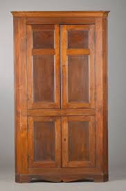 Es gibt die seitenlängen an, die bei einem eckkleiderschrank an der wand sind. Eckschrank Deutsch Um 1830 Nussbaum Massiv Komplett Auf Rahmen Gearbeitet 2 Geschossig Insg 4 Turig Sockelzarge Symmetri Eckschrank Mutterstadt Gesims