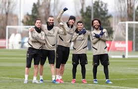 Twitter explodes as karim benzema's brace secures qualification for real madrid. Karim Benzema On Twitter Keep Going Halamadrid Training Nueve
