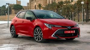 Hem sürücüye hem de yolculara sınıfındaki en yüksek konforu sunarak, tüm yolculuklarda rahat hissettiren. Toyota Corolla Autobild De