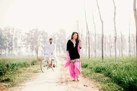 Pin By M K On Photoshoot Pre Wedding Poses Wedding Photography Poses Pre Wedding Photoshoot