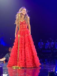 Quiero volver tour is tini stoessel's second concert tour and debut arena tour in support of her sophomore studio album quiero volver, which was released on november 12, 2018, the tour began on december 13, 2018 in buenos aires. File Tini On Stage Singing Her Song Diciembre Jpg Wikipedia