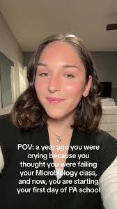 Lindsay Croft's Instagram, Twitter & Facebook