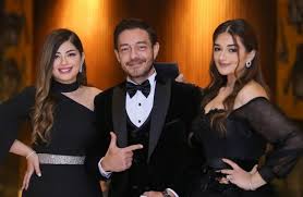 أطلت النجمة الشابة المصرية ملك أحمد زاهر في إحدى المناسبات الإعلامية لاستلام تكريم يخص والدها الفنان أحمد زاهر بعد غيابها عن الأضواء لفترات طويلة رغبة من. Ù…Ù„Ùƒ ÙˆÙ„ÙŠÙ„Ù‰ Ø²Ø§Ù‡Ø± Ù…Ù† ØªØ£Ù„Ù‚ Ø§Ù„Ø·ÙÙˆÙ„Ø© Ø¥Ù„Ù‰ Ù„Ù…Ø¹Ø§Ù† Ø§Ù„Ø´Ø¨Ø§Ø¨ ØªÙ‚Ø±ÙŠØ± Ø­ØµØ±ÙŠØ§Øª