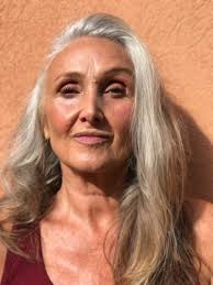 A 50 ans, on n'a plus les mêmes cheveux qu'à 20 ans, ni les mêmes besoins, ni les mêmes attentes. Caroline Ida La Silver Influenceuse Qui Rend Visibles Les Femmes De Plus De 50 Ans The Good Goods