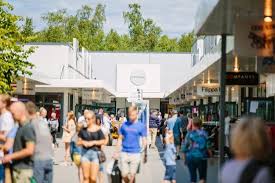 Sindre (31) satt på do da det tok fyr i butikklokalene. Ù…Ø²ÙŠØ¬ Ù…Ø¦Ø© Ø¹Ø§Ù… Ø¹Ù„Ù‰ Ø±Ø£Ø³ Nike Oslo Fashion Outlet Nemoshideaway Com
