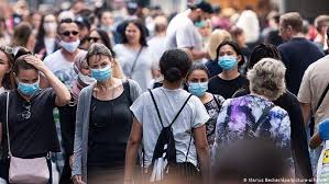 Zudem lässt sich der zeitliche verlauf mit einem regler auch auf der karte darstellen. Coronavirus Germany S Confusing Patchwork Of Restrictions Germany News And In Depth Reporting From Berlin And Beyond Dw 12 10 2020