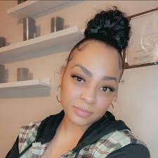 Michelle Oatman's Instagram, Twitter & Facebook