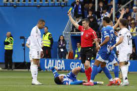 Ten-man Real overcome lowly Alaves 1-0 after Mbappe sees red | The Straits  Times