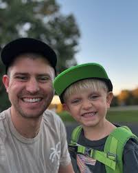 Ellie and I are celebrating our anniversary today 😀 I love our little  family! 📸: @hcatherinestevenson