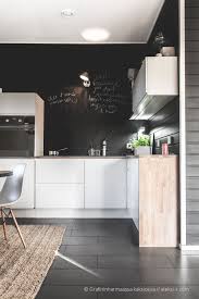 Grafiitinharmaassa Kaksiossa Black Walls Kitchen Kitchen Interior Home Kitchens