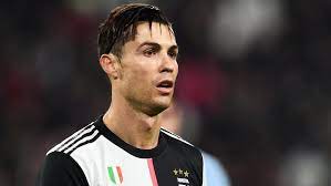 Cristiano ronaldo coupe de cheveux juventus. Juventus Cristiano Ronaldo Arbore Un Nouveau Look Capillaire Tres Surprenant Video Le Soir