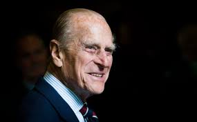 Buckingham Palace forced to REMOVE Prince Philip death notice from gates  due to Covid as crowds gather