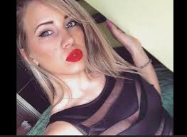 Bukuroshe! Cdo dite me ngrohtesi dhe embelsi te trajtova. Gjate kesaj kohe  me fjalet me te bukura te ledhatova. Veten time dhe ty gezova. Ne mbremje  emocione te pelqyeshme te dhurova. Edhe