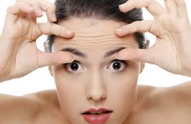 Riche en vitamines, collagène et élastine, la bave des escargots assouplirait la peau, effacerait les rides et ridules et ôterait les peaux mortes. Effacer Et Supprimer Les Rides Du Visage Par Injection De Botox