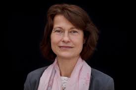 Sara Mazur reflects back