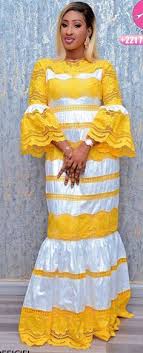Et pour être ravissante en pagne le prix de la confection d'une tenue avec dentelle varie en fonction de la coupe du modèle mais la plupart des couturiers …. 130 Idees De Robe Africaine Dentelle Robe Africaine Dentelle Robe Africaine Mode Africaine Robe