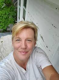 Annette Ferris's Instagram, Twitter & Facebook