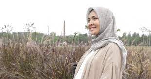 Cerita yang disatu sisi sangat menggairkan, namun disisi lain sangat ironis. Ibu Saya