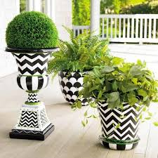 Black And White Striped Outdoor Planters Pop Goes The Gorgeous Look Of Lustrous Black And White When You Place The Zoey And Lulu Planters In Any Outdoor Setting No Planters Flower Pots Boxwood Garden