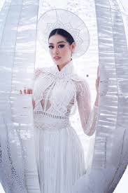 Ngoài ra, ca sĩ khánh chi còn cho biết sau khi chuyển sang hình hài là con gái, cô thấy giống như mình sinh ra lần. Nhoa0owi9irnzm