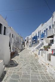 Η χώρα της φολεγάνδρου ξεχωρίζει για την αυθεντική νησιώτικη φυσιογνωμία της. Foititrips Folegandros To Site Twn Foithtwn