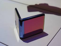 三星galaxy z flip 動眼看 時尚酷炫設計不過硬體規格不及galaxy s20 癮科技cool3c galaxy note 10 samsung gear fit galaxy