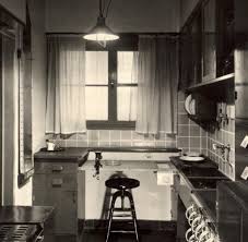 Foto Ausstellung Architekturmuseum Guckt Ernst May In Die Kuche Welt Kuche Innenarchitektur Haus Dekoration