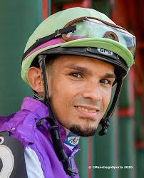 Desdelascuadras Del Hipodromo Camarero