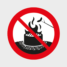 Eldningsförbud innebär att det är förbjudet att elda, grilla och bränna fasta bränslen i naturen. Skarpt Eldningsforbud I Hela Ostergotlands Lan Raddningstjansten Ostra Gotaland