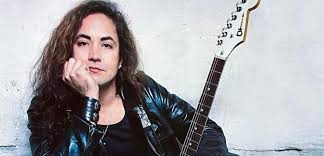Jake E. Lee: Atirador descarregou um pente de 15 balas no guitarrista -  RockBizz